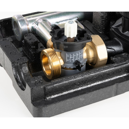 Grupa pompowa AFRISO PrimoTherm K 180-2 DN 25 WP 3-WM-SM GZ x GW 1 1/2'' x 1'', z zaworem mieszającym, z izolacją, z pompą obiegową Wilo Para SC 25/6, z siłownikiem arm 343 proclick