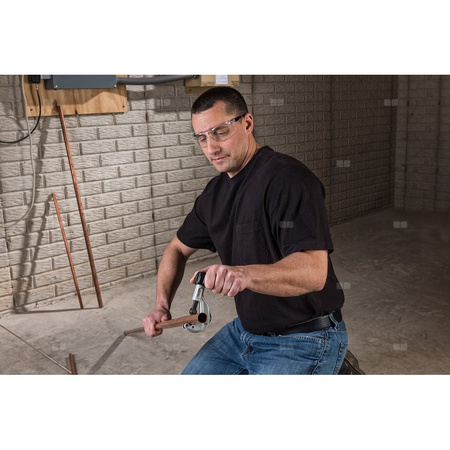 Obcinak 150LS z zabudowanym mechanizmem docisku do rur stalowych 6 - 35 mm z kółkiem tnącym do pracy przy dużym obciążeniu