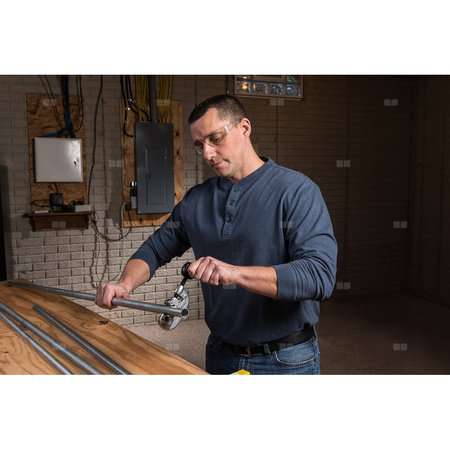 Obcinak ze śrubą dociskową 15 do rur 5 - 28 mm