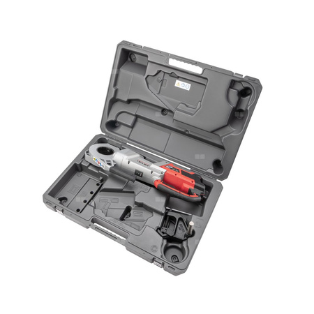 Gwintownica z napędem mechanicznym 760 FXP (12-R), 2 akumulatory FXP 4 Ah, ładowarka FXP (wtyczka EU i UK), zestaw głowicy gwinciarskiej 1/2-2" 12-R BSPT, ramię wsporcze, walizka