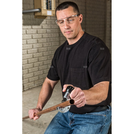 Obcinak 150LS z zabudowanym mechanizmem docisku do rur stalowych 6 - 35 mm z kółkiem tnącym do pracy przy dużym obciążeniu